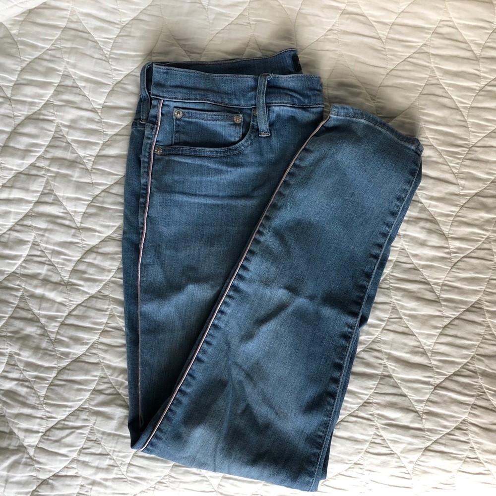 jcrew 10” high rise toothpick jean w pink piping